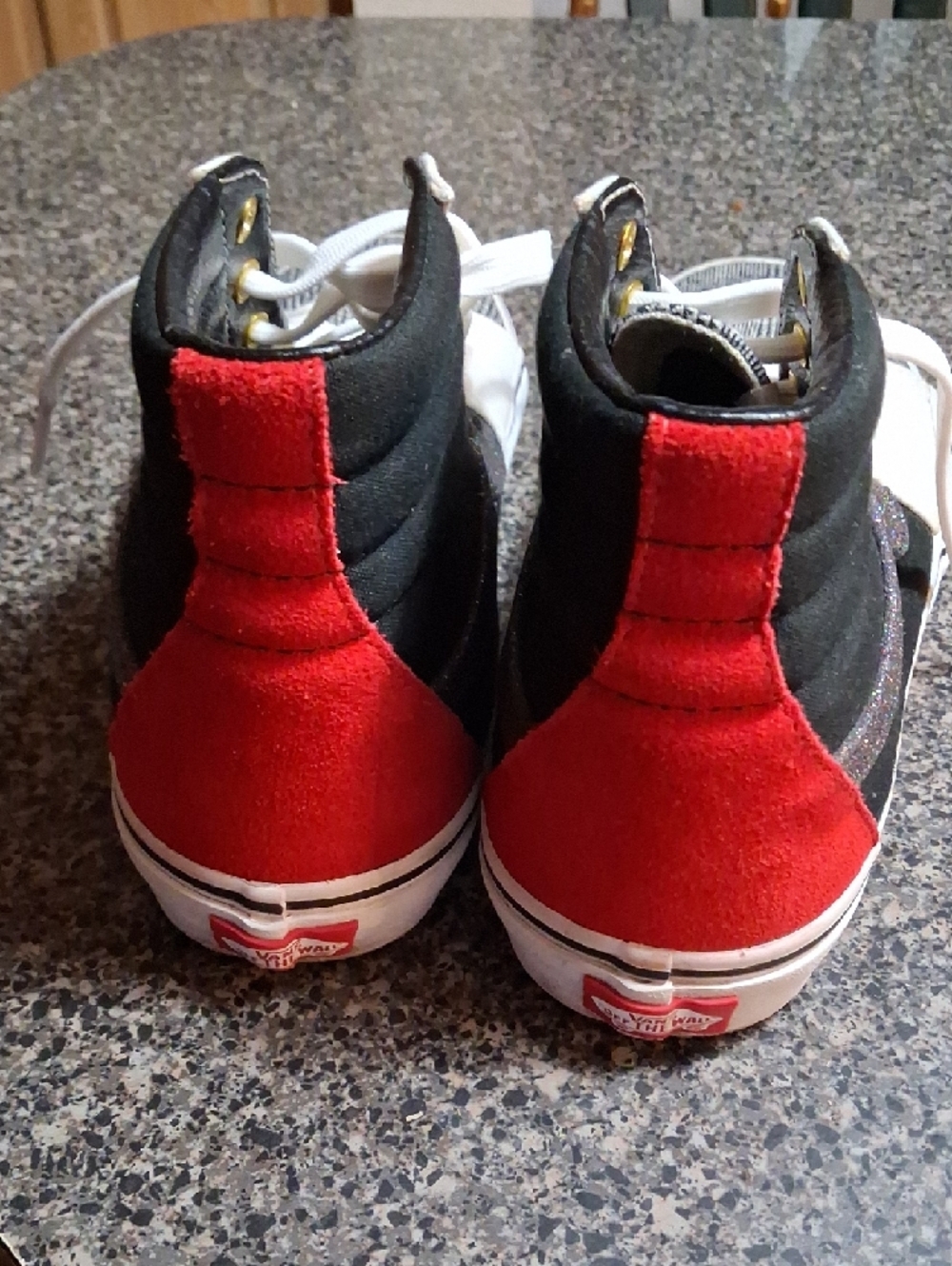 Vans white and black Skateboard Sneaker with red logo Mens 8.5 Womans 10 - Picture 10 of 10